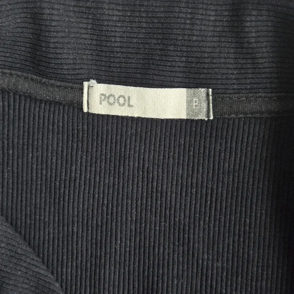 Black Ribbed Crop Top - Picture 3 of 4